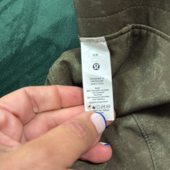 lululemon athletica gray reversible bucket hat - Picture 3 of 3